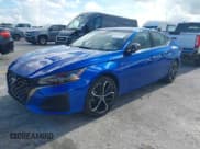 ✅ 2025 Nissan Altima SR • VIN: 1N4BL4CV2SN360381 • Лот: 42940101. Опубликован ранее на IAAI с пробегом 11 515 миль. Бесплатный доступ к архиву аукционных продаж из США и подробный отчёт об истории автомобиля на DreamBid. Изображение 2.