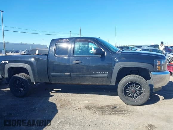 ✅ 2013 Chevrolet Silverado 1500 LS • VIN: 1GCRKREA3DZ142805 • Lot: 43414915. Wystawiony na IAAI z przebiegiem 130 868 mil. Bezpłatny archiwum sprzedaży aukcyjnych z USA i szczegółowy raport historii pojazdu na DreamBid. Zdjęcie 13.