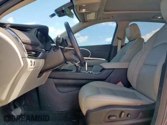 ✅ 2020 Cadillac XT4 FWD Luxury • VIN: 1GYAZAR42LF028352 • Лот: 63728465. Опубликован ранее на Copart с пробегом 100 772 миль. Бесплатный доступ к архиву аукционных продаж из США и подробный отчёт об истории автомобиля на DreamBid. Изображение 7.