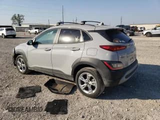 ✅ 2023 Hyundai Kona SEL • VIN: KM8K6CABXPU969571 • Лот: 75212444. Опубликован ранее на Copart с пробегом 10 094 миль. Бесплатный доступ к архиву аукционных продаж из США и подробный отчёт об истории автомобиля на DreamBid. Изображение 2.