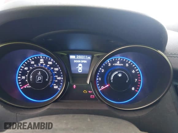 ✅ 2013 Hyundai Genesis Coupe 2.0T • VIN: KMHHT6KD2DU086614 • Lot: 43071616. Wystawiony na IAAI z przebiegiem 250 311 mil. Bezpłatny archiwum sprzedaży aukcyjnych z USA i szczegółowy raport historii pojazdu na DreamBid. Zdjęcie 7.