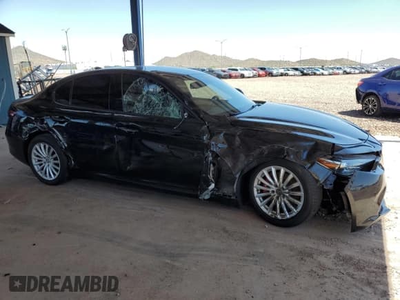 ✅ 2022 Alfa Romeo Giulia • VIN: ZARFAMANXN7652668 • Lot: 70951785. Wystawiony na Copart z przebiegiem 28 515 mil. Bezpłatny archiwum sprzedaży aukcyjnych z USA i szczegółowy raport historii pojazdu na DreamBid. Zdjęcie 4.