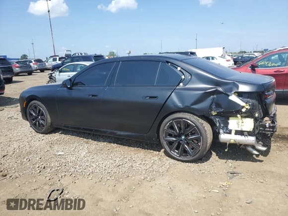✅ 2024 BMW 7 Series 760i xDrive • VIN: WBA33EJ00RCS16942 • Lot: 68005105. Wystawiony na Copart z przebiegiem 26 937 mil. Bezpłatny archiwum sprzedaży aukcyjnych z USA i szczegółowy raport historii pojazdu na DreamBid. Zdjęcie 2.