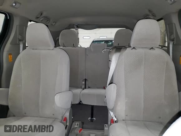 ✅ 2013 Toyota Sienna LE AAS • VIN: 5TDKK3DC2DS397156 • Lot: 87222915. Wystawiony na Copart z przebiegiem 117 000 mil. Bezpłatny archiwum sprzedaży aukcyjnych z USA i szczegółowy raport historii pojazdu na DreamBid. Zdjęcie 10.
