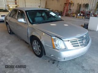 ✅ 2009 Cadillac DTS 1SA • VIN: 1G6KD57Y59U139362 • Lot: 43523962. Wystawiony na IAAI z przebiegiem 69 123 mil. Bezpłatny archiwum sprzedaży aukcyjnych z USA i szczegółowy raport historii pojazdu na DreamBid. Zdjęcie 1.