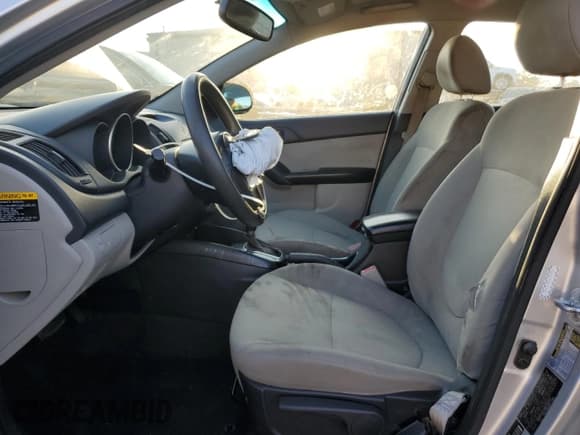 ✅ 2011 Kia Forte EX • VIN: KNAFU4A28B5391634 • Lot: 92946385. Listed on Copart with 220,715 mi. Free auction sales archive from the USA and detailed vehicle history report at DreamBid. Image 7.