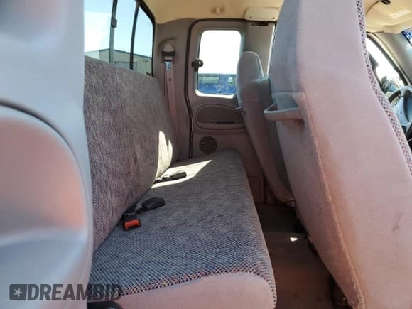 ✅ 1998 Dodge 2500 • VIN: 1B7KF23D9WJ132663 • Лот: 63760335. Опубликован ранее на Copart с пробегом 137 111 миль. Бесплатный доступ к архиву аукционных продаж из США и подробный отчёт об истории автомобиля на DreamBid. Изображение 10.