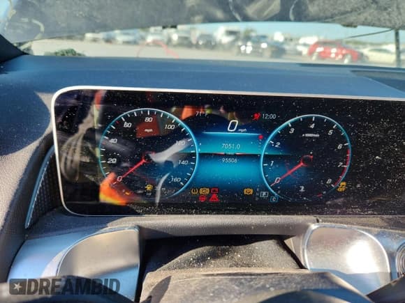 ✅ 2020 Mercedes-Benz GLB 250 • VIN: W1N4M4GB0LW040643 • Lot: 87239025. Wystawiony na Copart z przebiegiem 95 506 mil. Bezpłatny archiwum sprzedaży aukcyjnych z USA i szczegółowy raport historii pojazdu na DreamBid. Zdjęcie 9.