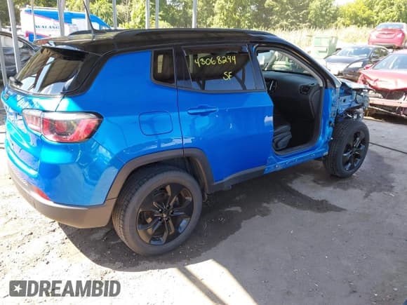 ✅ 2019 Jeep Compass Latitude • VIN: 3C4NJDBBXKT781365 • Lot: 43068244. Listed on IAAI with 102,749 mi. Free auction sales archive from the USA and detailed vehicle history report at DreamBid. Image 4.