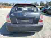 2008 Hyundai Accent GS z VIN KMHCM36C38U074811, wystawiony jako Copart lot #75291104 z przebiegiem 187 988 mil mil oraz Szkoda całkowita • Salvage title. Historia ofert i sprzedaży dostępna na DreamBid. Obrazek 6.