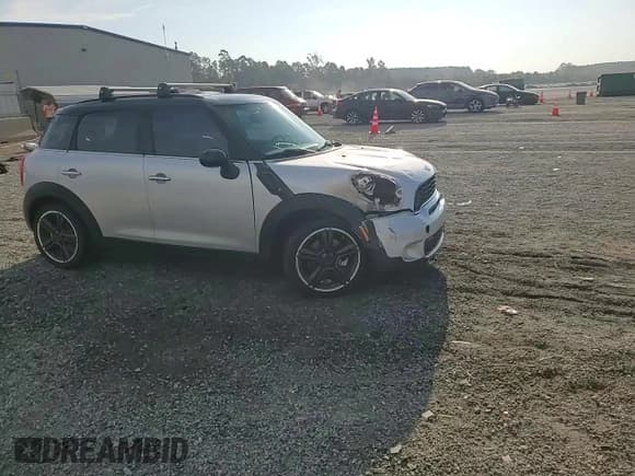 ✅ 2012 MINI Countryman S • VIN: WMWZC3C58CWL83305 • Lot: 82051215. Listed on Copart with 186,078 mi. Free auction sales archive from the USA and detailed vehicle history report at DreamBid. Image 13.