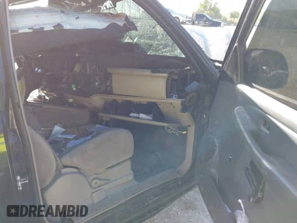 2006 Chevrolet Silverado 1500 LT2 с VIN 1GCEC19Z36Z293370, выставлен на аукционе IAAI как лот 41441006 с пробегом Не указан миль и . История ставок и продаж доступна на DreamBid. Изображение 5.