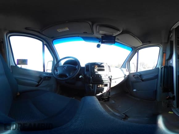 ✅ 2011 Mercedes-Benz Sprinter Cargo • VIN: WD3PE8CB4B5571664 • Lot: 43719367. Wystawiony na IAAI z przebiegiem 298 942 mil. Bezpłatny archiwum sprzedaży aukcyjnych z USA i szczegółowy raport historii pojazdu na DreamBid. Zdjęcie 19.