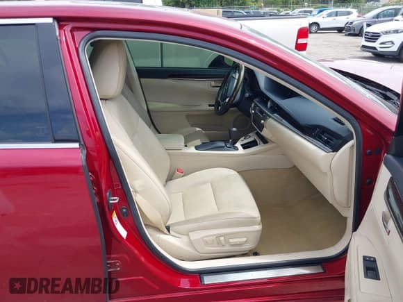 ✅ 2014 Lexus ES 330 • VIN: JTHBK1GG5E2120527 • Lot: 42357096. Listed on IAAI with 70,076 mi. Free auction sales archive from the USA and detailed vehicle history report at DreamBid. Image 5.