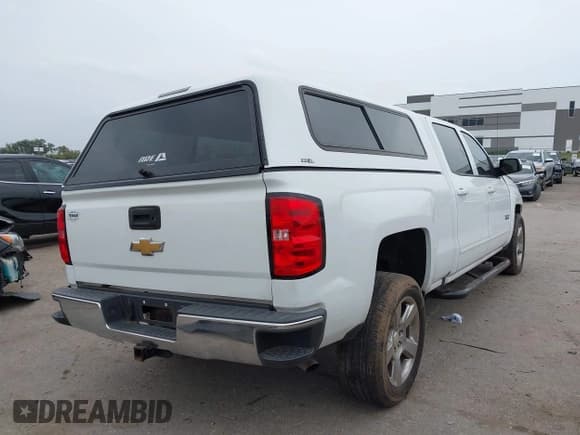 ✅ 2018 Chevrolet Silverado 1500 LT • VIN: 1GCPCREC4JF216526 • Lot: 43520727. Wystawiony na IAAI z przebiegiem 51 430 mil. Bezpłatny archiwum sprzedaży aukcyjnych z USA i szczegółowy raport historii pojazdu na DreamBid. Zdjęcie 4.