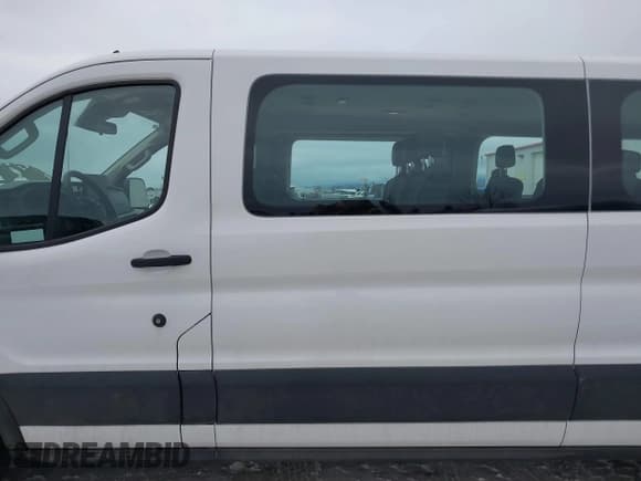 ✅ 2024 Ford Transit Passenger XL • VIN: 1FBAX2Y82RKA81076 • Lot: 41632808. Wystawiony na IAAI z przebiegiem 12 438 mil. Bezpłatny archiwum sprzedaży aukcyjnych z USA i szczegółowy raport historii pojazdu na DreamBid. Zdjęcie 14.