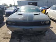 ✅ 2017 Dodge Challenger SXT • VIN: 2C3CDZAGXHH665842 • Lot: 65860574. Wystawiony na Copart z przebiegiem 103 727 mil. Bezpłatny archiwum sprzedaży aukcyjnych z USA i szczegółowy raport historii pojazdu na DreamBid. Zdjęcie 5.
