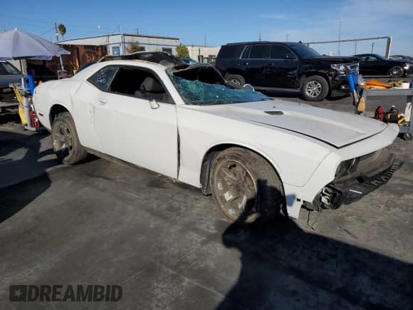 ✅ 2014 Dodge Challenger SXT • VIN: 2C3CDYAG1EH270695 • Lot: 76572104. Wystawiony na Copart z przebiegiem Nie podano. Bezpłatny archiwum sprzedaży aukcyjnych z USA i szczegółowy raport historii pojazdu na DreamBid. Zdjęcie 4.