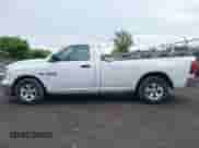 2016 Ram 1500 Tradesman z VIN 3C6JR6DT7GG285374, wystawiony jako IAAI lot #42600320 z przebiegiem 112 185 mil mil oraz . Historia ofert i sprzedaży dostępna na DreamBid. Obrazek 14.