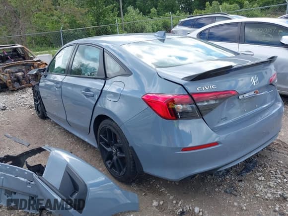 ✅ 2024 Honda Civic Si • VIN: 2HGFE1E53RH471723 • Lot: 42330497. Wystawiony na IAAI z przebiegiem 24 156 mil. Bezpłatny archiwum sprzedaży aukcyjnych z USA i szczegółowy raport historii pojazdu na DreamBid. Zdjęcie 3.
