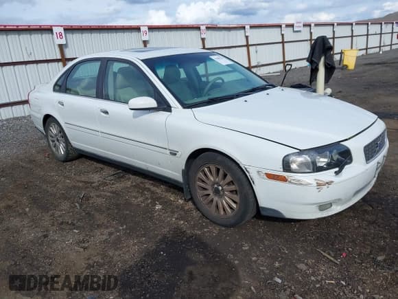 ✅ 2004 Volvo S80 • VIN: YV1TS91Z341353660 • Lot: 41809201. Listed on IAAI with 159,634 mi. Free auction sales archive from the USA and detailed vehicle history report at DreamBid. Image 1.