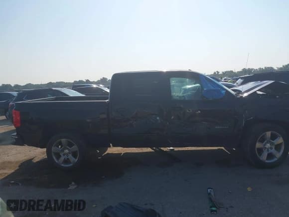 ✅ 2018 Chevrolet Silverado 1500 LT • VIN: 3GCPCREC3JG645106 • Lot: 42907605. Wystawiony na IAAI z przebiegiem 187 150 mil. Bezpłatny archiwum sprzedaży aukcyjnych z USA i szczegółowy raport historii pojazdu na DreamBid. Zdjęcie 13.