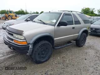 ✅ 2001 Chevrolet Blazer LS • VIN: 1GNCT18W11K246877 • Lot: 42375718. Wystawiony na IAAI z przebiegiem 264 652 mil. Bezpłatny archiwum sprzedaży aukcyjnych z USA i szczegółowy raport historii pojazdu na DreamBid. Zdjęcie 2.