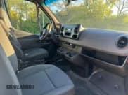 ✅ 2019 Mercedes-Benz Sprinter • VIN: WD3PF1ED3KT007065 • Лот: 73518814. Опубликован ранее на Copart с пробегом 367 332 миль. Бесплатный доступ к архиву аукционных продаж из США и подробный отчёт об истории автомобиля на DreamBid. Изображение 5.