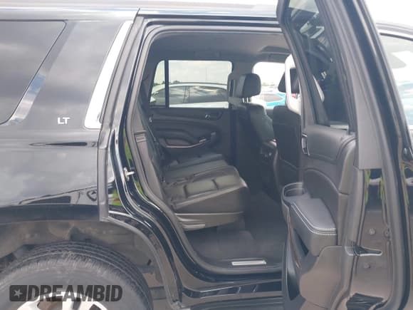 ✅ 2020 Chevrolet Tahoe LT • VIN: 1GNSCBKCXLR299233 • Lot: 43131742. Wystawiony na IAAI z przebiegiem 77 843 mil. Bezpłatny archiwum sprzedaży aukcyjnych z USA i szczegółowy raport historii pojazdu na DreamBid. Zdjęcie 8.