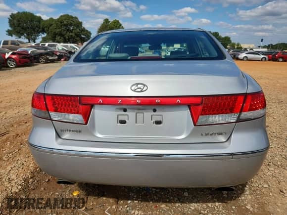 2006 Hyundai Azera SE with VIN KMHFC46F76A105492, listed as a Copart auction lot 84811085 with 221,526 mi miles and Salvage title. Bid and sale history available at DreamBid. Image 6.