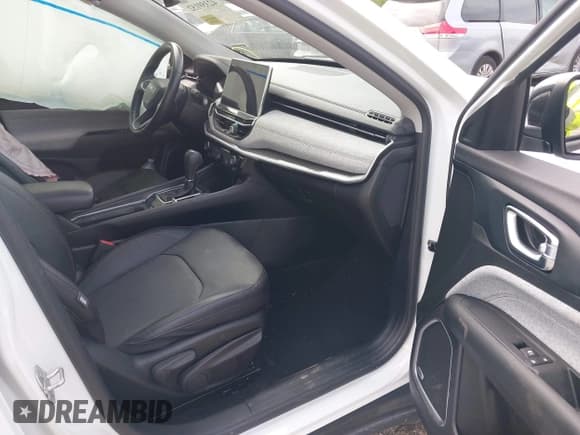 ✅ 2022 Jeep Compass Latitude Lux • VIN: 3C4NJDFB7NT181093 • Lot: 42359152. Wystawiony na IAAI z przebiegiem 20 264 mil. Bezpłatny archiwum sprzedaży aukcyjnych z USA i szczegółowy raport historii pojazdu na DreamBid. Zdjęcie 5.