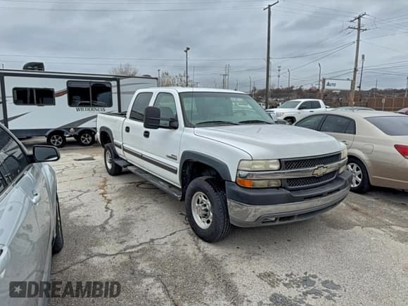 ✅ 2001 Chevrolet Silverado 2500HD LT • VIN: 1GCHC23171F166265 • Лот: 94521765. Опубликован ранее на Copart с пробегом 120 733 миль. Бесплатный доступ к архиву аукционных продаж из США и подробный отчёт об истории автомобиля на DreamBid. Изображение 1.