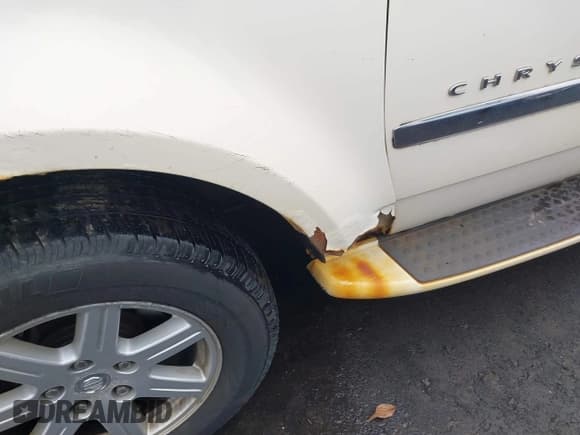 ✅ 2008 Chrysler Aspen Limited • VIN: 1A8HW58218F111663 • Lot: 43737899. Wystawiony na IAAI z przebiegiem 199 790 mil. Bezpłatny archiwum sprzedaży aukcyjnych z USA i szczegółowy raport historii pojazdu na DreamBid. Zdjęcie 18.