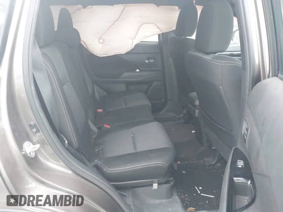 2018 Mitsubishi Outlander ES z VIN JA4AZ3A38JZ024106, wystawiony jako IAAI lot #42309107 z przebiegiem 113 504 mil mil oraz . Historia ofert i sprzedaży dostępna na DreamBid. Obrazek 8.