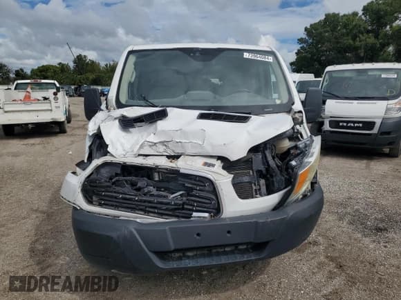 ✅ 2015 Ford Transit XL • VIN: 1FBZX2ZM9FKA38851 • Lot: 48593945. Wystawiony na Copart z przebiegiem 197 409 mil. Bezpłatny archiwum sprzedaży aukcyjnych z USA i szczegółowy raport historii pojazdu na DreamBid. Zdjęcie 5.