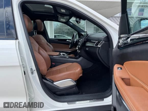 ✅ 2018 Mercedes-Benz GLS 550 • VIN: 4JGDF7DE9JB015824 • Лот: 54592855. Опубликован ранее на Copart с пробегом 145 235 миль. Бесплатный доступ к архиву аукционных продаж из США и подробный отчёт об истории автомобиля на DreamBid. Изображение 5.