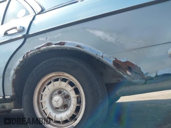 ✅ 1985 Mercedes-Benz 300 • VIN: WDBAB33C8FA204374 • Lot: 42656573. Listed on IAAI with 216,190 mi. Free auction sales archive from the USA and detailed vehicle history report at DreamBid. Image 6.