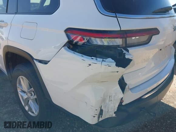 ✅ 2023 Jeep Grand Cherokee Laredo • VIN: 1C4RJJAG6P8901665 • Lot: 43875594. Listed on IAAI with 60,960 mi. Free auction sales archive from the USA and detailed vehicle history report at DreamBid. Image 6.