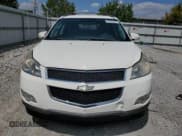 ✅ 2011 Chevrolet Traverse 1LT • VIN: 1GNKVGEDXBJ129446 • Lot: 67484294. Wystawiony na Copart z przebiegiem Nie podano. Bezpłatny archiwum sprzedaży aukcyjnych z USA i szczegółowy raport historii pojazdu na DreamBid. Zdjęcie 5.