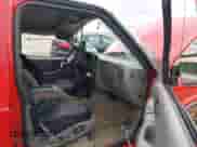 2000 Chevrolet Blazer LS z VIN 1GNCS13W4Y2107881, wystawiony jako IAAI lot #42213621 z przebiegiem 290 625 mil mil oraz . Historia ofert i sprzedaży dostępna na DreamBid. Obrazek 5.