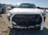 ✅ 2024 Toyota Tundra SR5 • VIN: 5TFLA5DB1RX209450 • Lot: 81627945. Wystawiony na Copart z przebiegiem 9 284 mil. Bezpłatny archiwum sprzedaży aukcyjnych z USA i szczegółowy raport historii pojazdu na DreamBid. Zdjęcie 5.