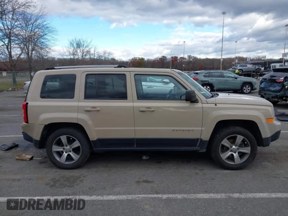✅ 2017 Jeep Patriot Latitude • VIN: 1C4NJRFB3HD194379 • Lot: 43698075. Listed on IAAI with 146,021 mi. Free auction sales archive from the USA and detailed vehicle history report at DreamBid. Image 13.