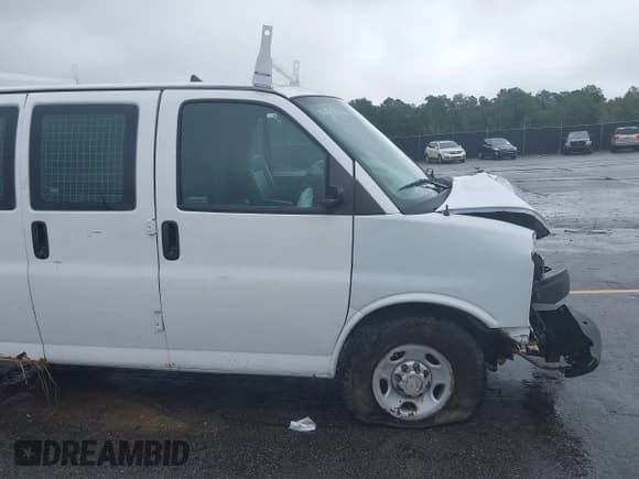 ✅ 2013 Chevrolet Express Cargo • VIN: 1GCWGFCA0D1137033 • Lot: 42897883. Listed on IAAI with 149,255 mi. Free auction sales archive from the USA and detailed vehicle history report at DreamBid. Image 17.