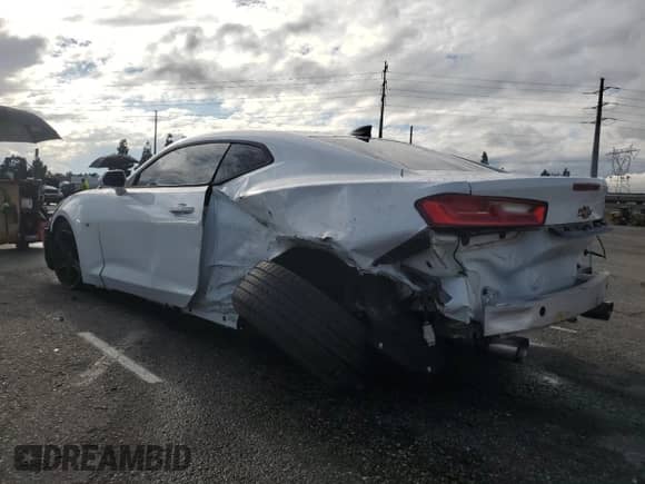 2017 Chevrolet Camaro 1LT z VIN 1G1FB1RS0H0107066, wystawiony jako Copart lot #86656895 z przebiegiem Nie podano mil oraz Szkoda całkowita • Salvage title. Historia ofert i sprzedaży dostępna na DreamBid. Obrazek 2.
