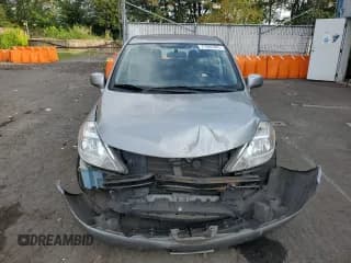 ✅ 2011 Nissan Versa S • VIN: 3N1BC1CP5BL406881 • Lot: 71282205. Wystawiony na Copart z przebiegiem 119 118 mil. Bezpłatny archiwum sprzedaży aukcyjnych z USA i szczegółowy raport historii pojazdu na DreamBid. Zdjęcie 5.