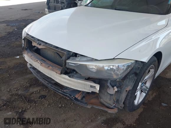 ✅ 2015 BMW 3 Series 328i xDrive • VIN: WBA3B5G52FNS15944 • Лот: 43577943. Опубликован ранее на IAAI с пробегом 186 449 миль. Бесплатный доступ к архиву аукционных продаж из США и подробный отчёт об истории автомобиля на DreamBid. Изображение 6.