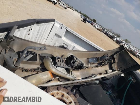 ✅ 2001 Chevrolet Silverado 2500HD LS • VIN: 1GCHK23U11F121495 • Лот: 44270243. Опубликован ранее на Copart с пробегом 218 961 миль. Бесплатный доступ к архиву аукционных продаж из США и подробный отчёт об истории автомобиля на DreamBid. Изображение 12.