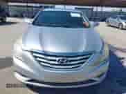 2013 Hyundai Sonata SE z VIN 5NPEC4AC1DH786882, wystawiony jako IAAI lot #43387867 z przebiegiem 113 121 mil mil oraz . Historia ofert i sprzedaży dostępna na DreamBid. Obrazek 12.