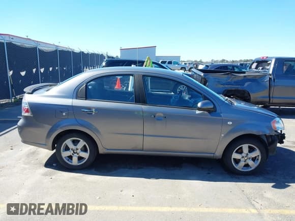 ✅ 2008 Chevrolet Aveo LT • VIN: KL1TG56648B177918 • Lot: 41575526. Wystawiony na IAAI z przebiegiem 178 725 mil. Bezpłatny archiwum sprzedaży aukcyjnych z USA i szczegółowy raport historii pojazdu na DreamBid. Zdjęcie 13.