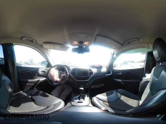 ✅ 2018 Jeep Cherokee Latitude Plus • VIN: 1C4PJLLX5JD551492 • Лот: 43191970. Опубликован ранее на IAAI с пробегом 93 024 миль. Бесплатный доступ к архиву аукционных продаж из США и подробный отчёт об истории автомобиля на DreamBid. Изображение 18.